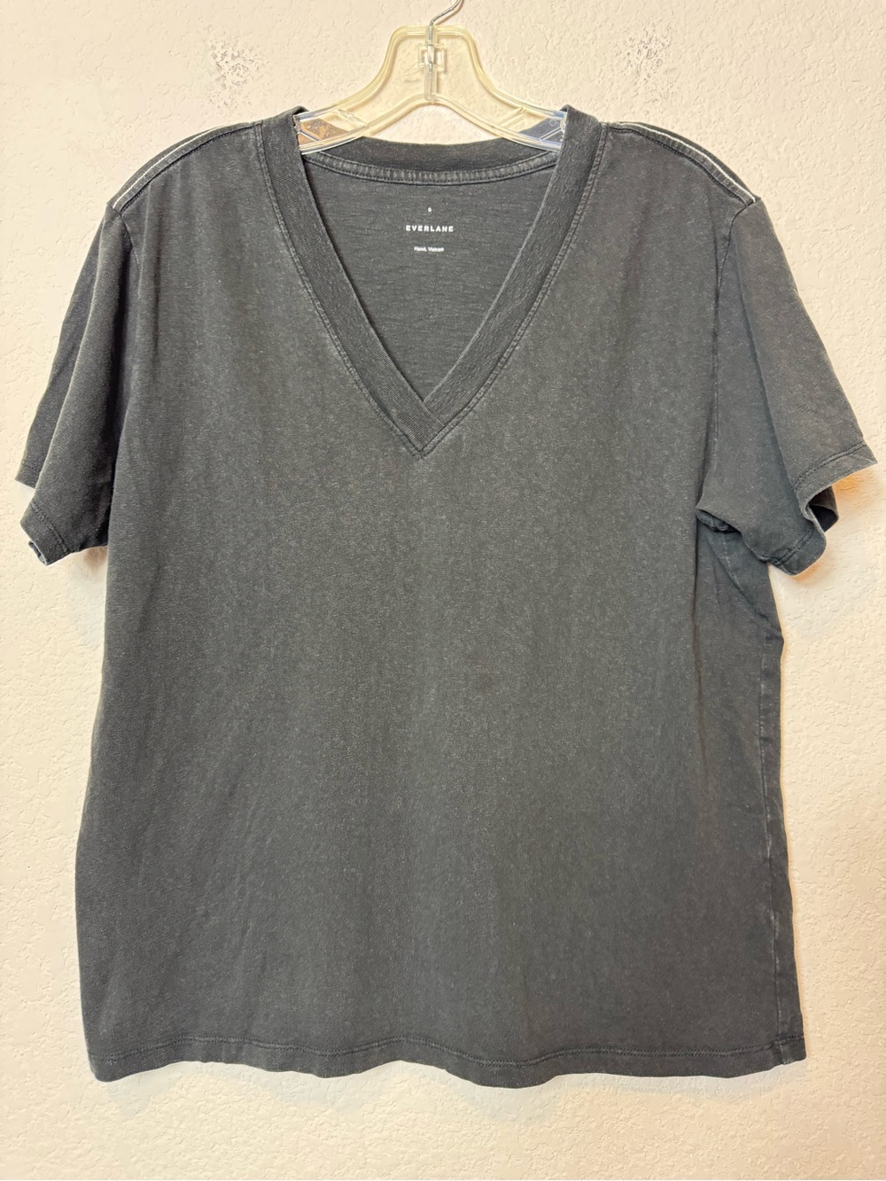 Everlane Men’s Black Hemp Organic Cotton V-Neck T-Shirt Worn Washed size S